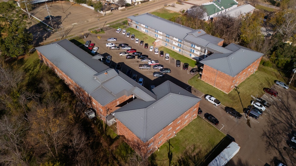More Photos Of 700-712 N Jefferson St, Jackson Apartments For Sale