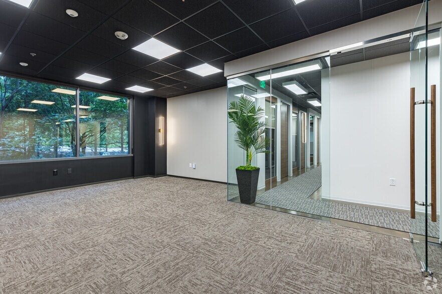 More Photos Of 3100 Interstate N Cir, Atlanta Coworking Space