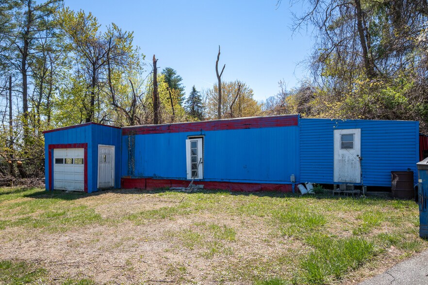 More Photos Of 275 Starlight Dr, Christiansburg Theater Concert Hall For Sale