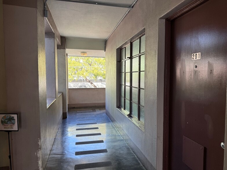 More Photos Of 1401-1415 Kalakaua Ave, Honolulu Storefront Retail Office For Lease