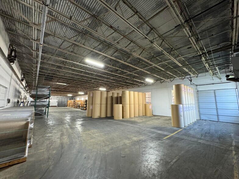 More Photos Of 915 Curtis St, Monroe Distribution For Lease