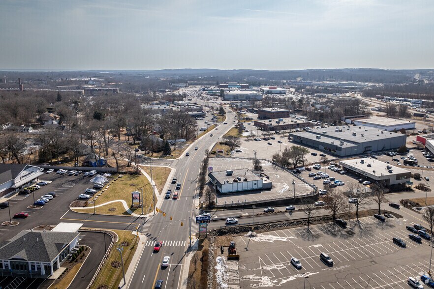 More Photos Of 1455 Oaklawn Ave, Cranston Restaurant For Lease