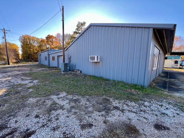 More Photos Of 402 Bermuda st, Quitman Flex For Sale