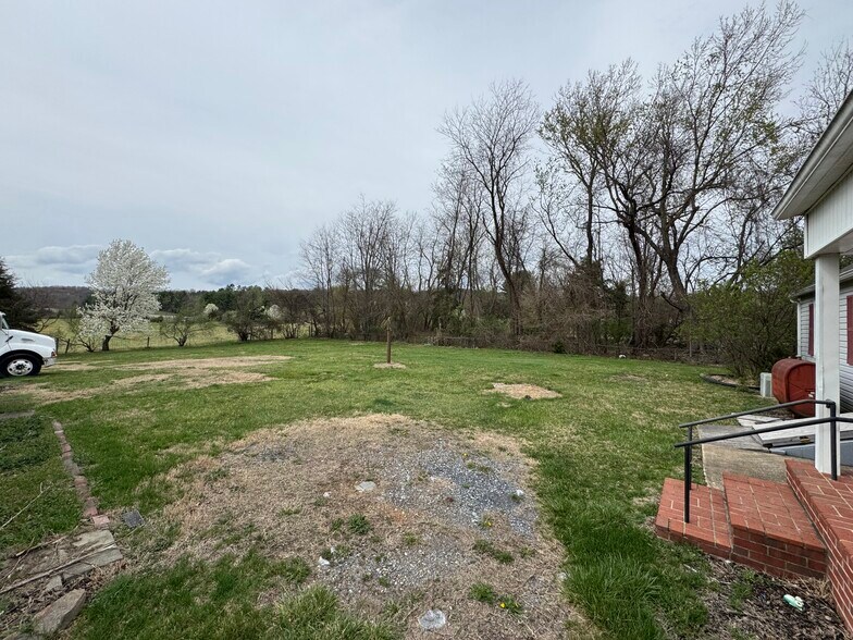 More Photos Of 1932 Spring Hill Rd, Staunton Flex For Sale