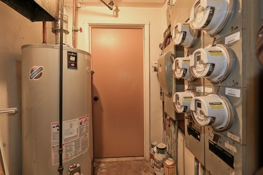 More Photos Of 8813 Dee Rd, Des Plaines Apartments For Sale