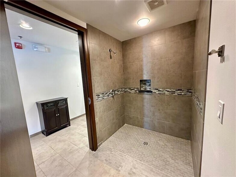 More Photos Of 210 E Washington St, New Castle Office For Lease