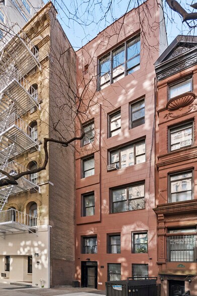 More Photos Of 4 W 90th St, New York Apartments For Sale