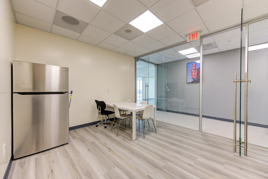 More Photos Of 9999 Bellaire Blvd, Houston Medical For Lease