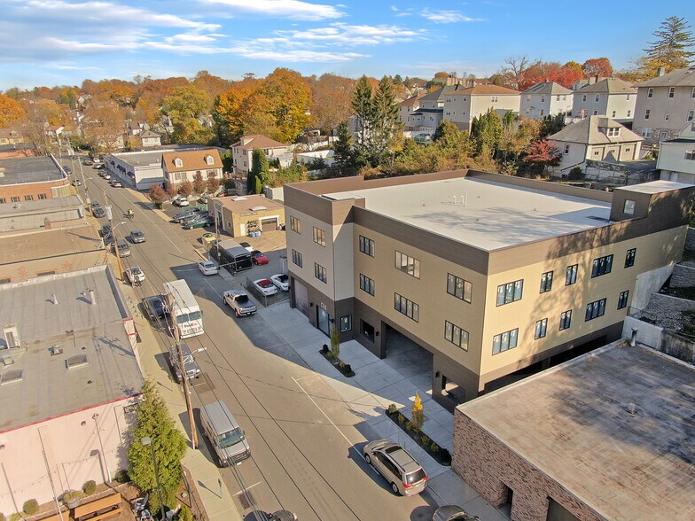 More Photos Of 174 Marbledale Rd, Tuckahoe Showroom For Lease