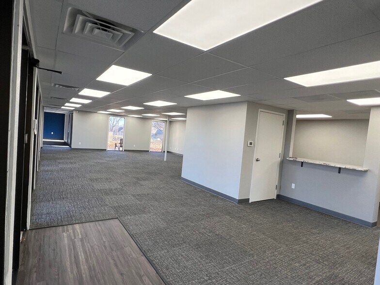 More Photos Of 4216 S Hocker Dr, Independence Office For Sale