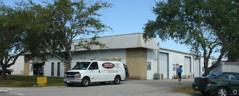 More Photos Of 1101 Sun Century Rd, Naples Warehouse For Lease