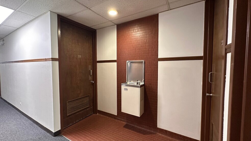 More Photos Of 684 W Boughton Rd, Bolingbrook Office For Lease
