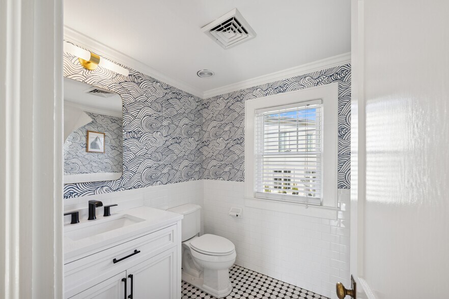 More Photos Of 103 Hayground Rd, Water Mill Unknown For Lease