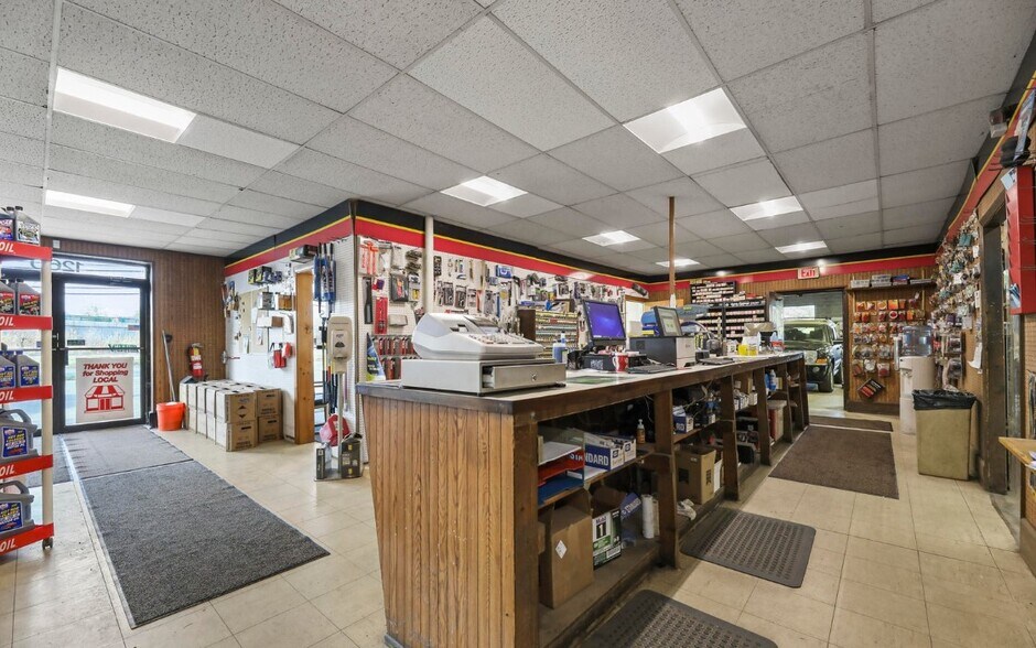More Photos Of 1260 East St, Pittsfield Freestanding For Sale