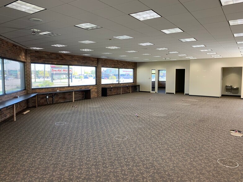 More Photos Of 1355 W Dundee Rd, Buffalo Grove Bank For Lease