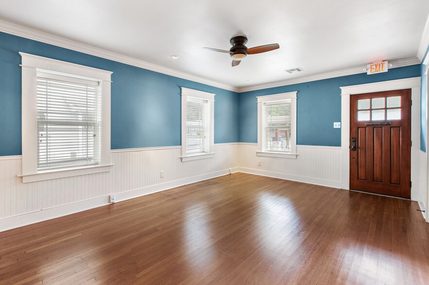 More Photos Of 1517 W Koenig Ln, Austin Office For Lease