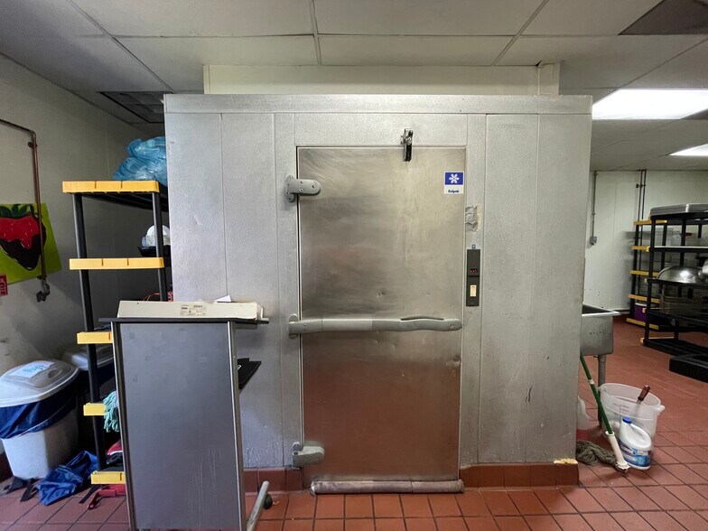 More Photos Of 3105 Saint Paul St, Baltimore Storefront Retail Residential For Lease