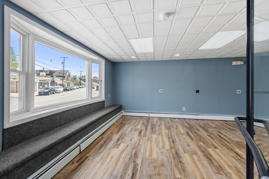 More Photos Of 127-129 Lowell St, Methuen Freestanding For Lease