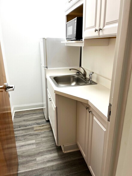 More Photos Of 750 Route 73 S, Marlton Medical For Sale