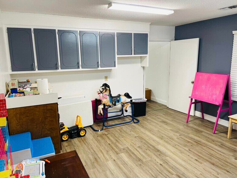 More Photos Of 301 W Main St, Stoneville Office For Sale