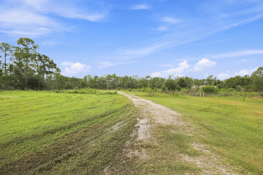 More Photos Of 8146 Tropicaire Blvd, North Port Specialty For Sale