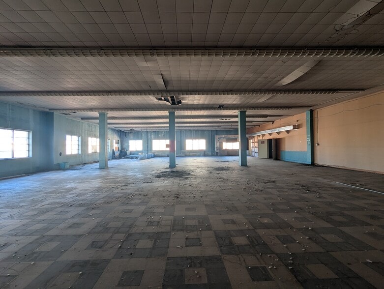 More Photos Of 715 Orleans St, Beaumont Office For Sale