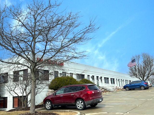 More Photos Of 707 Ridgeview Dr, McHenry Flex For Lease