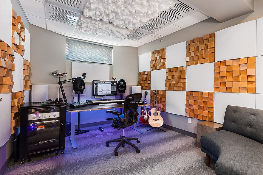 More Photos Of 2214 Queen Anne Ave, Seattle Loft Creative Space For Sale
