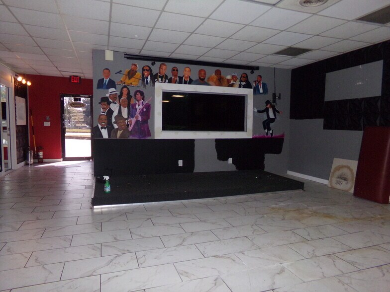 More Photos Of 565-595 Garden Walk Blvd, Atlanta Freestanding For Lease