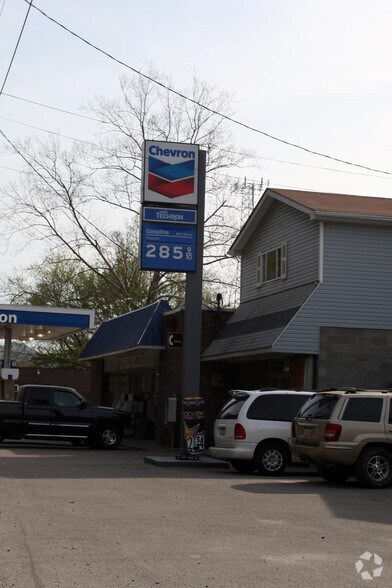 More Photos Of 3024 E Dupont Ave, Belle Convenience Store For Lease