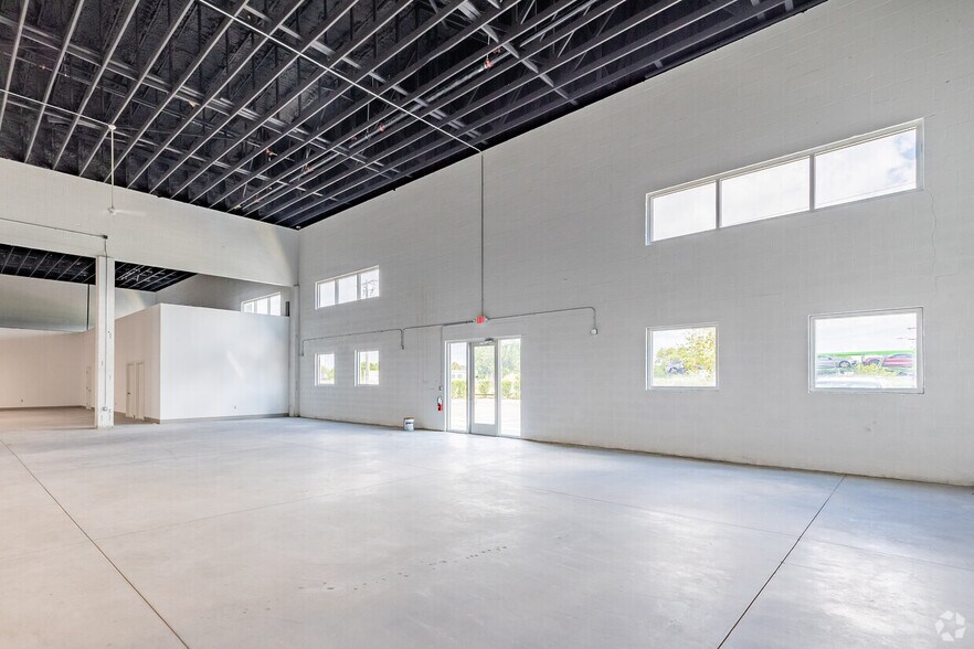 More Photos Of 5620 W Linebaugh Ave, Tampa Warehouse For Lease