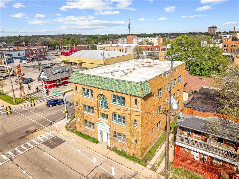 More Photos Of 204 S 6th St, Rockford Apartments For Sale