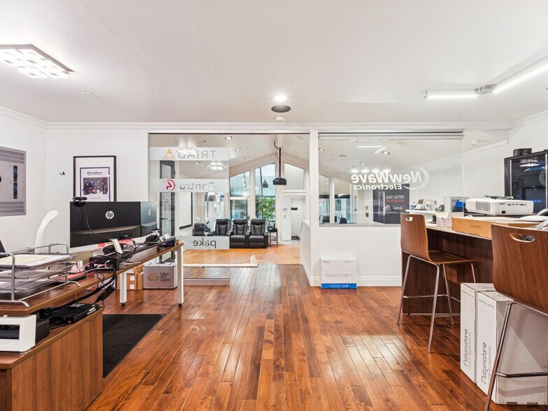 More Photos Of 175 W Beaver Creek Rd, Richmond Hill Light Distribution For Sale