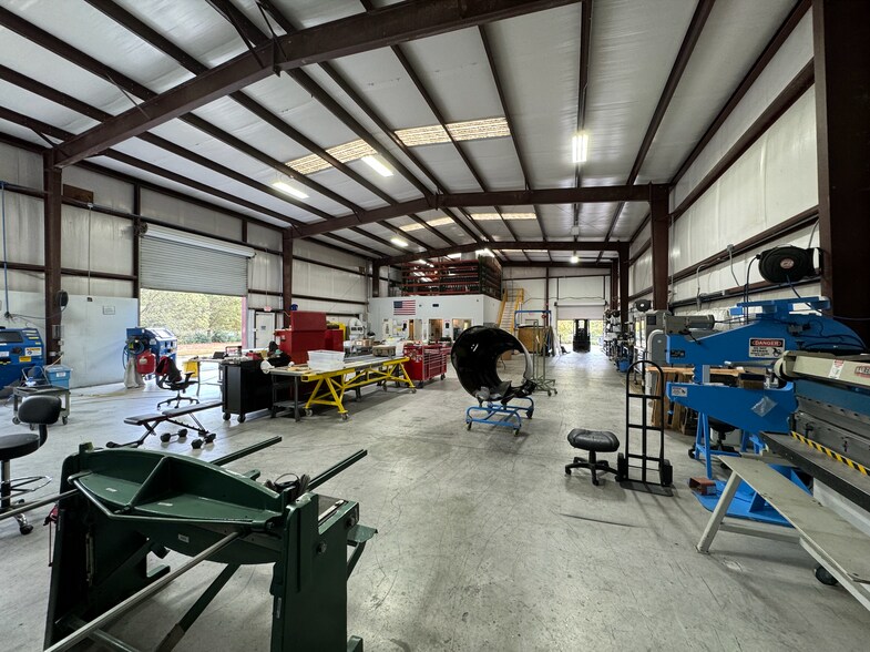 More Photos Of 570 Marksmen Ct, Fayetteville Warehouse For Lease