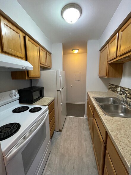 More Photos Of 37 Nippersink Blvd, Fox Lake Apartments For Sale