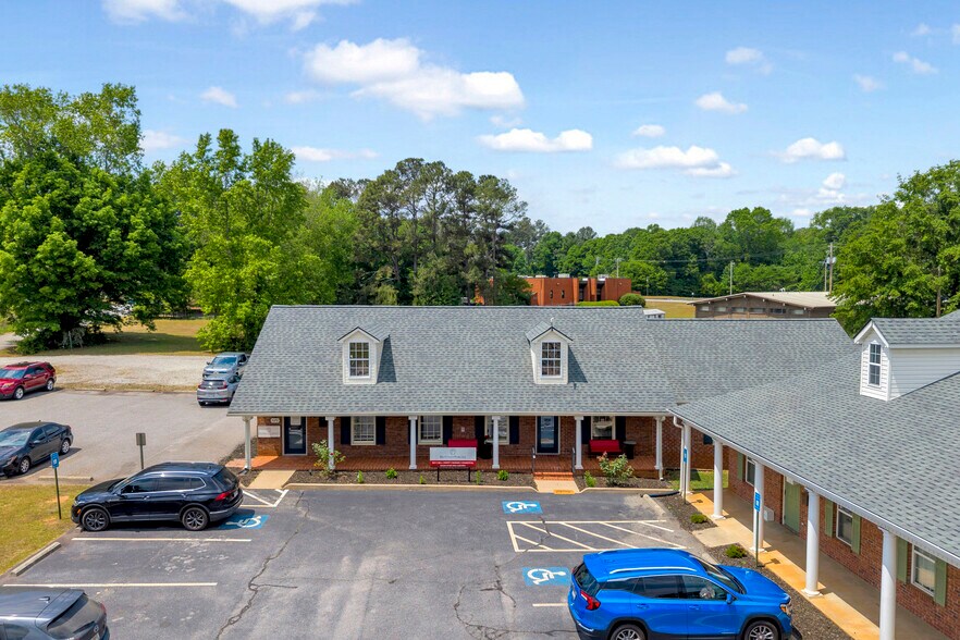 Primary Photo Of 679 Hospital Rd, Commerce Medical For Lease