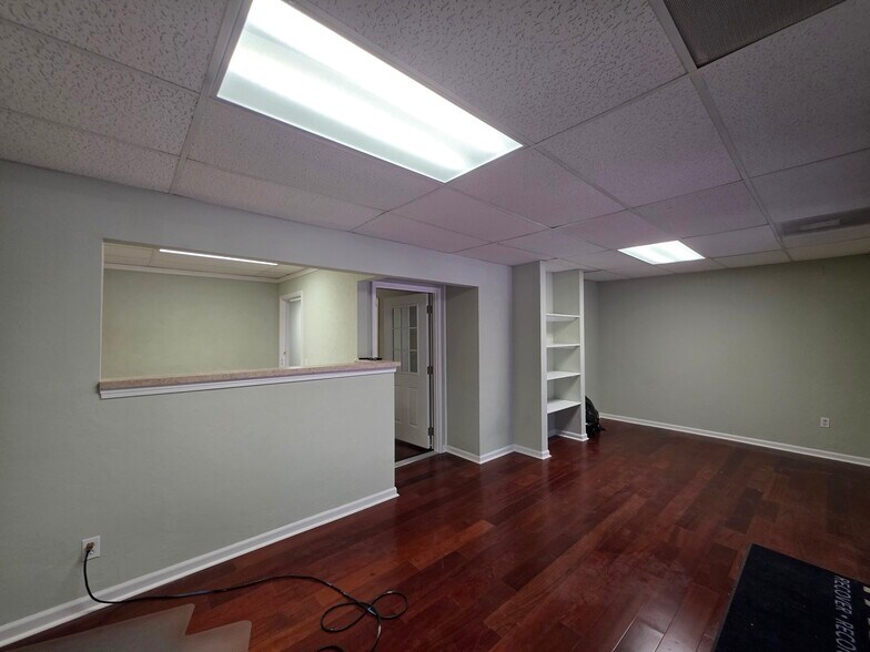 More Photos Of 163 Bluffton Rd, Bluffton Unknown For Lease