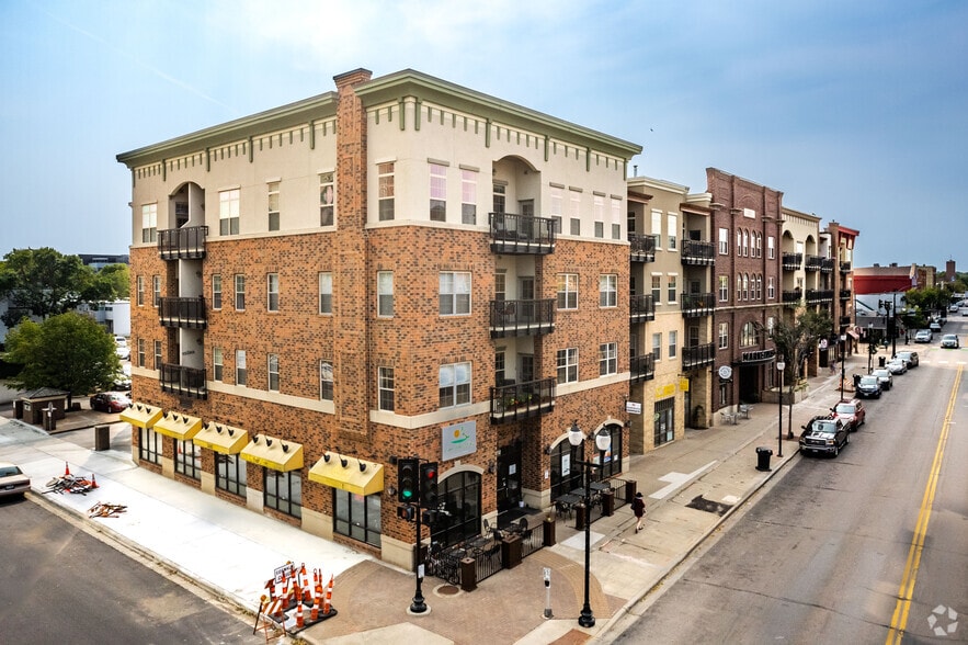 More Photos Of 712-786 Mainstreet, Hopkins General Retail For Lease