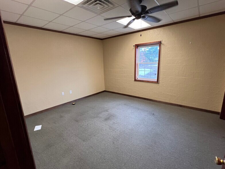 More Photos Of 60 Mount Carmel Rd, Camden Showroom For Sale