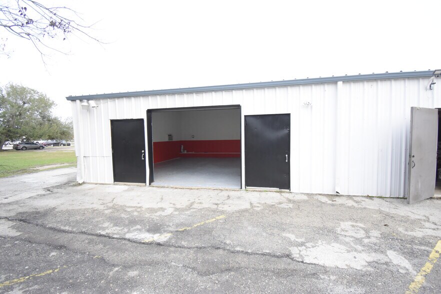 Primary Photo Of 550 FM 1959 Rd, Houston Service Station For Lease