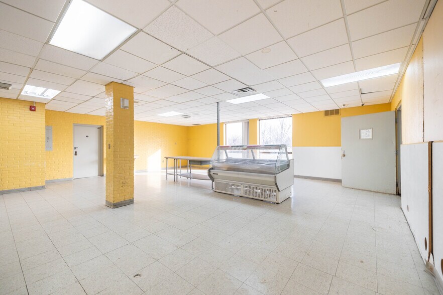 More Photos Of 6902 Chicago Rd, Warren Schools For Sale