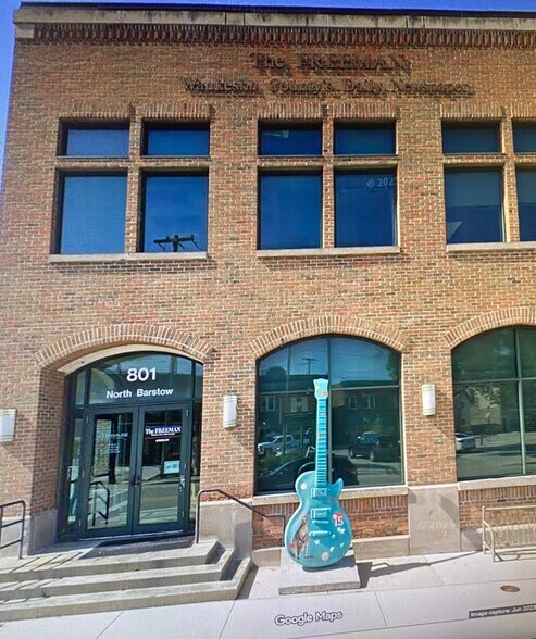 Primary Photo Of 801 N Barstow St, Waukesha Office For Lease