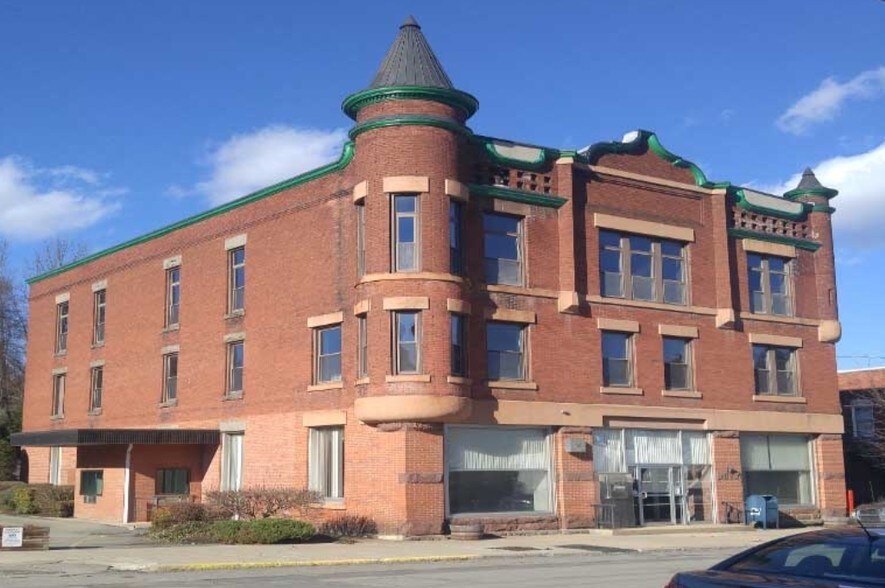 More Photos Of 105 Front St, Deposit Storefront Retail Office For Lease