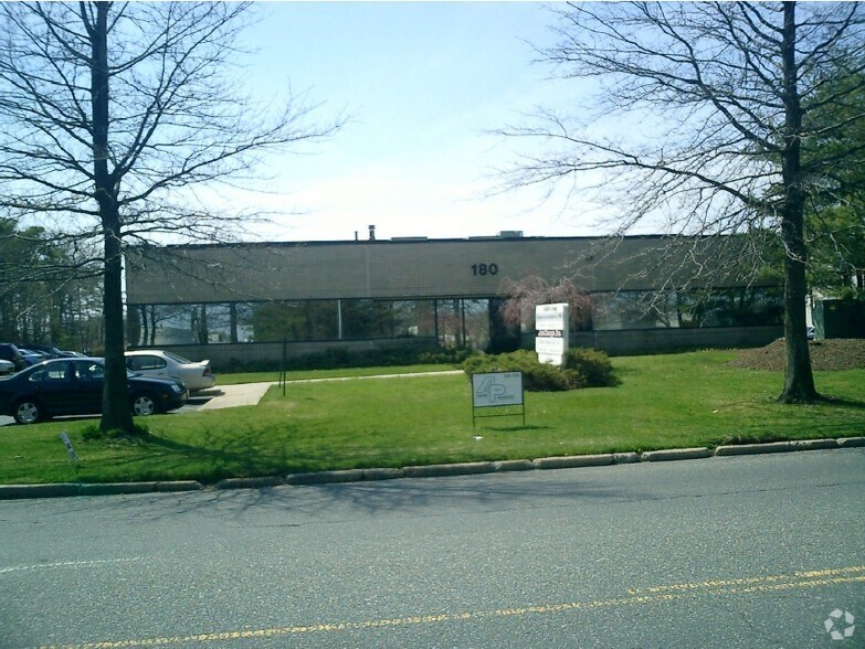 More Photos Of 180 Adams Ave, Hauppauge Flex For Lease