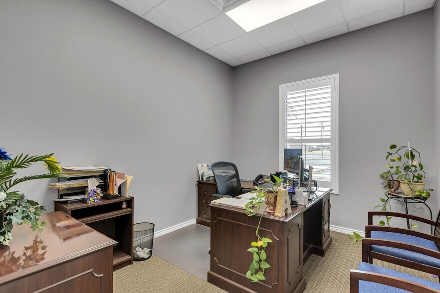 More Photos Of 501 E 7th St, Odessa Office For Sale