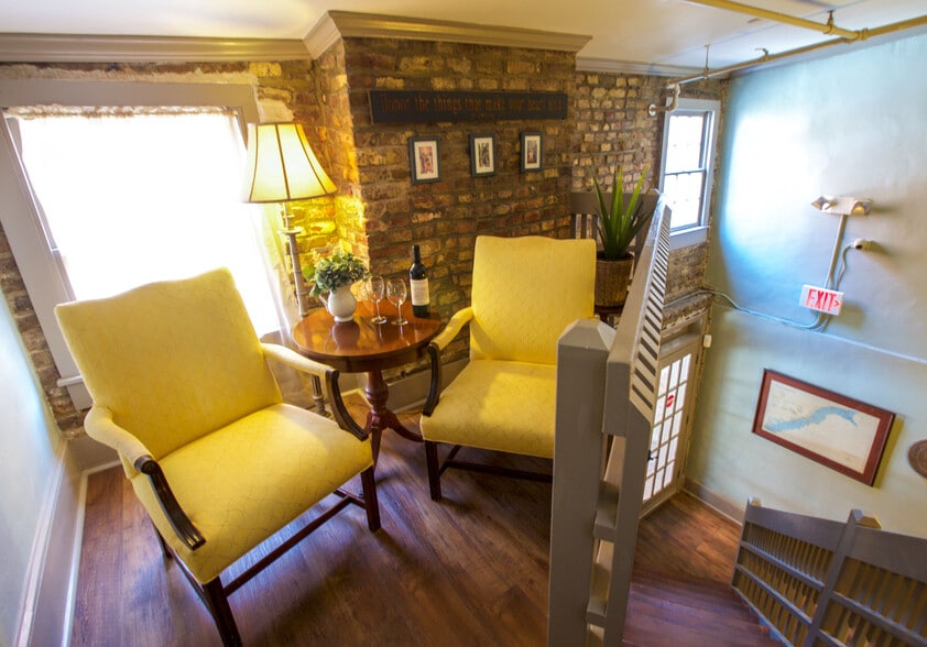 More Photos Of 96 N Market St, Charleston Storefront Retail Residential For Sale