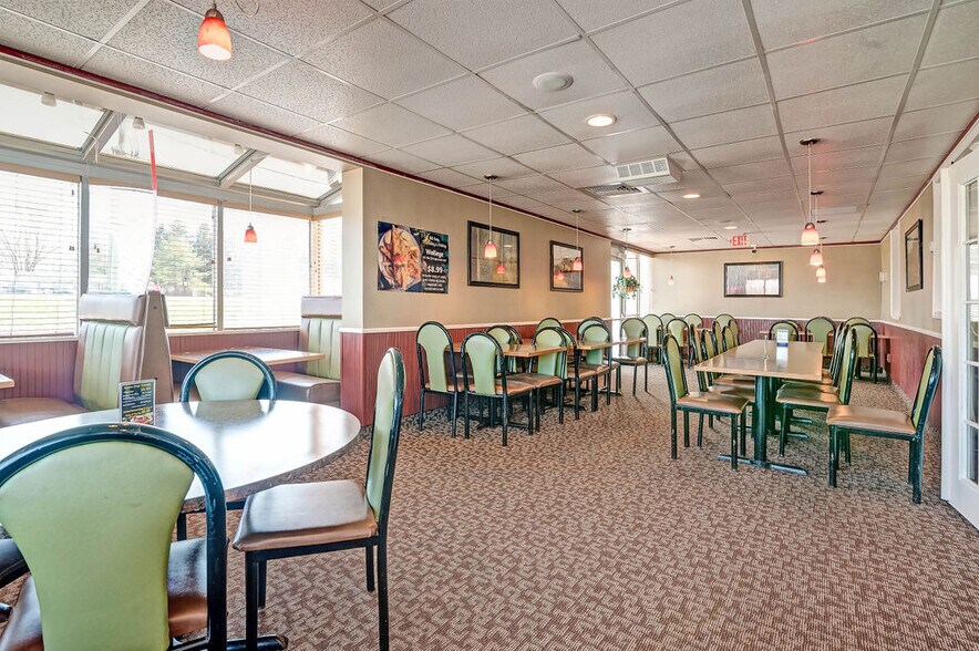 More Photos Of 1565 Marion-Waldo Rd, Marion General Retail For Sale