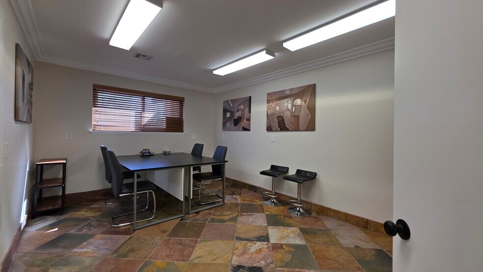 More Photos Of 3909 Vegas Dr, Las Vegas Office For Sale