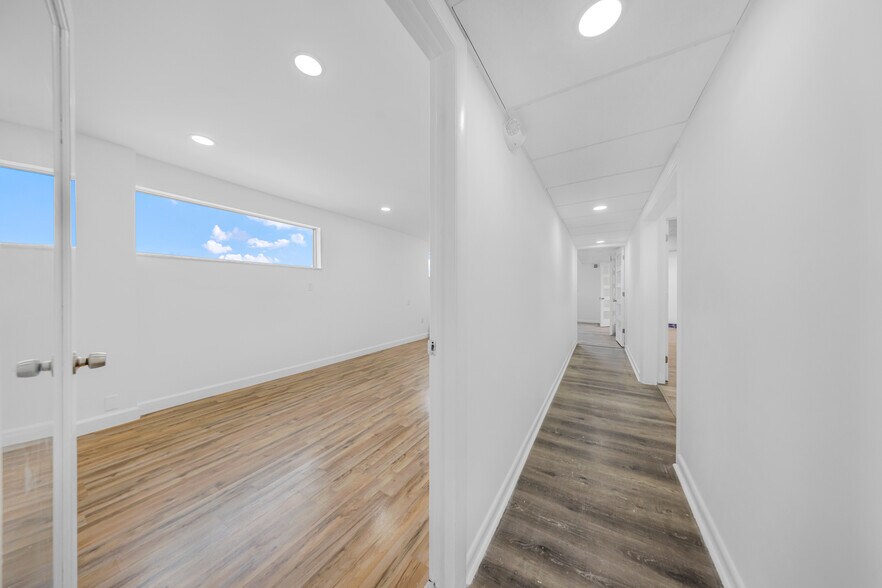 More Photos Of 7550 W 2nd Ct, Hialeah Warehouse For Lease