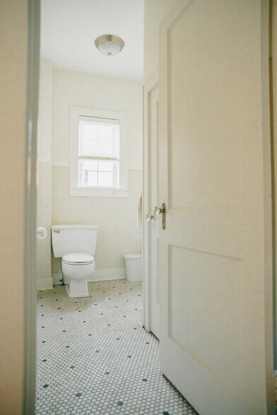 More Photos Of 355 N College Ave, Fayetteville Office Residential For Lease